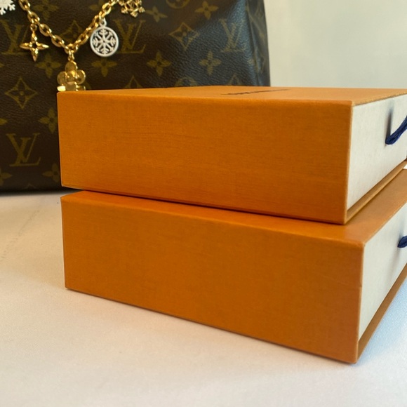 Louis Vuitton • Gift Box, Drawer Style ~ 5.75”W x 5”D x 1.5”H - Picture 6 of 12